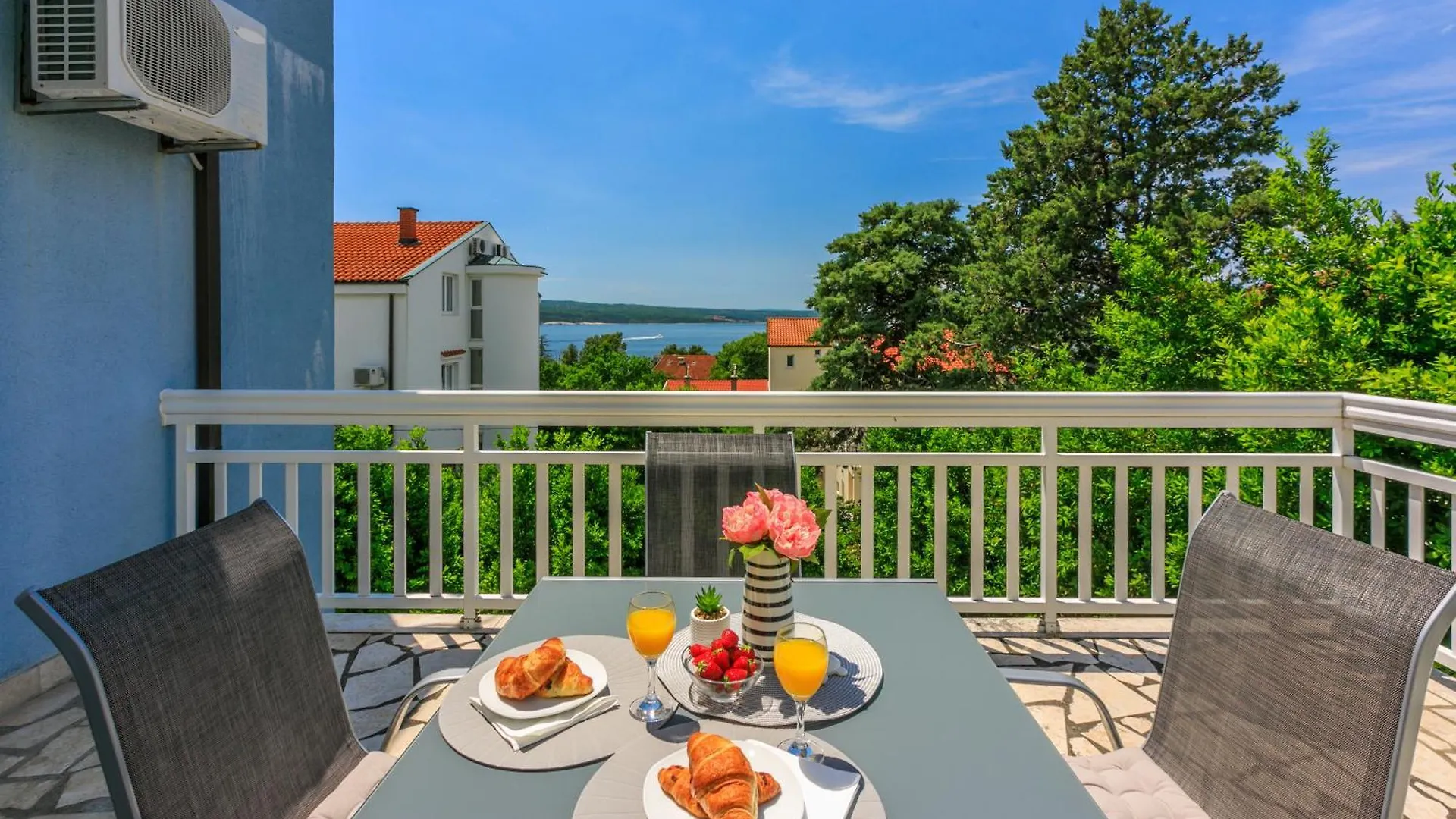Apartments Podvezanec Crikvenica 0*,  Croatia
